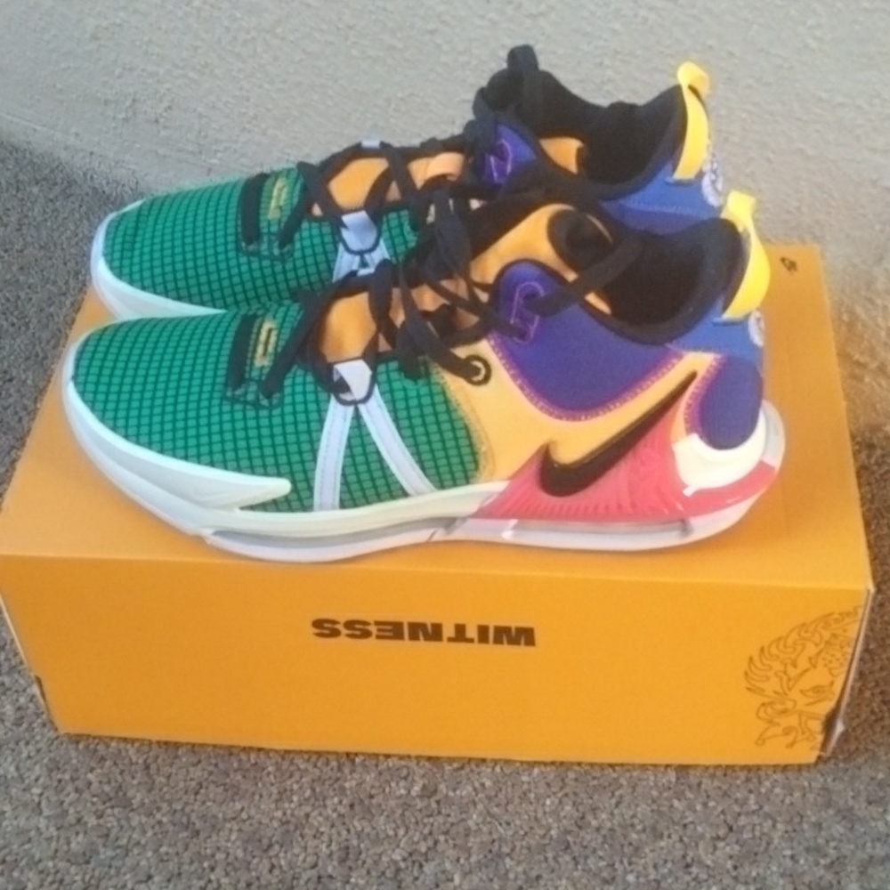 Nike Lebron's Witness 7